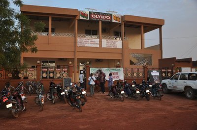 Patrocina una biblioteca, apadrina lectores o dona fondos